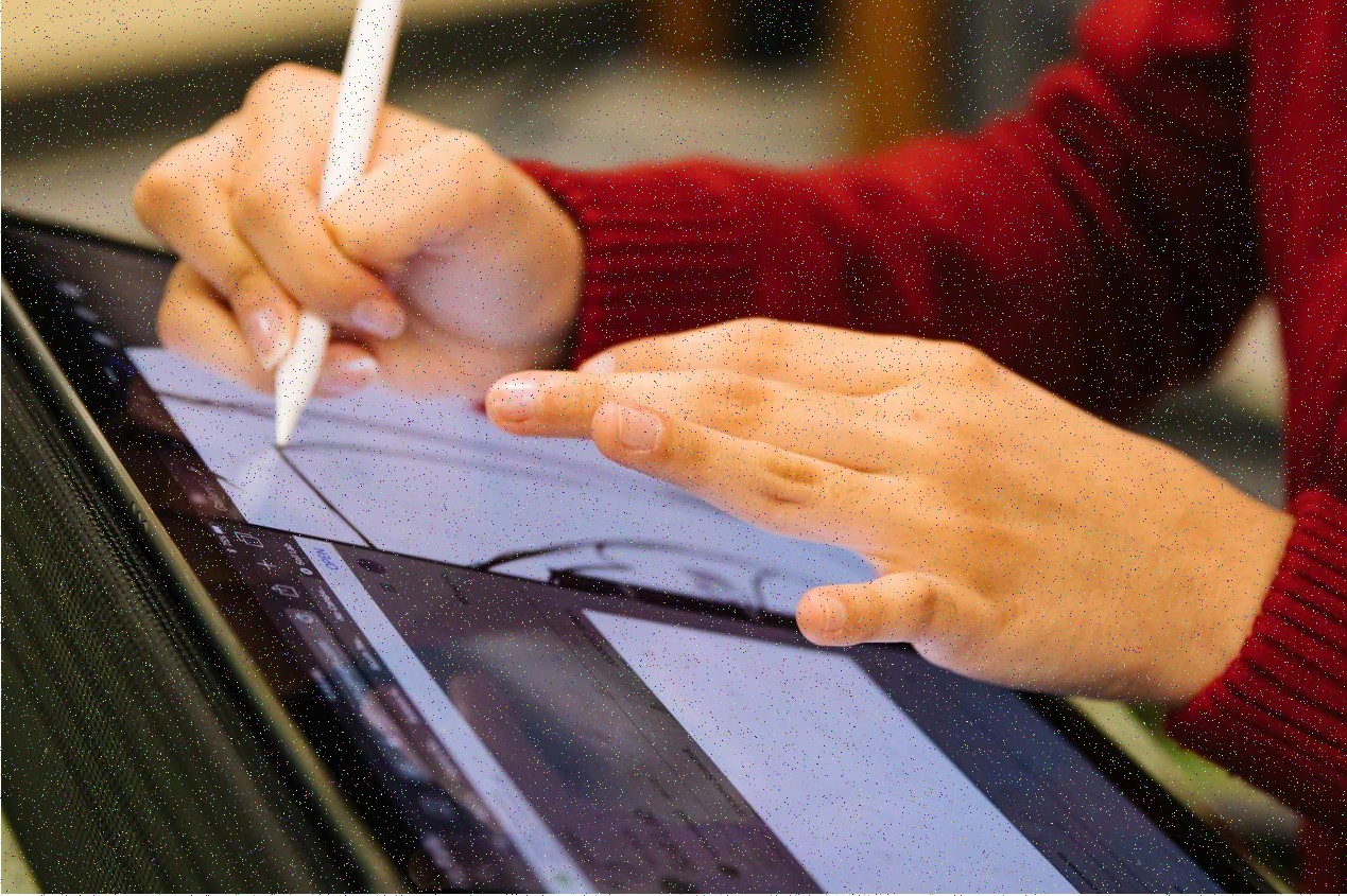 Equipo en taller de subestaciones